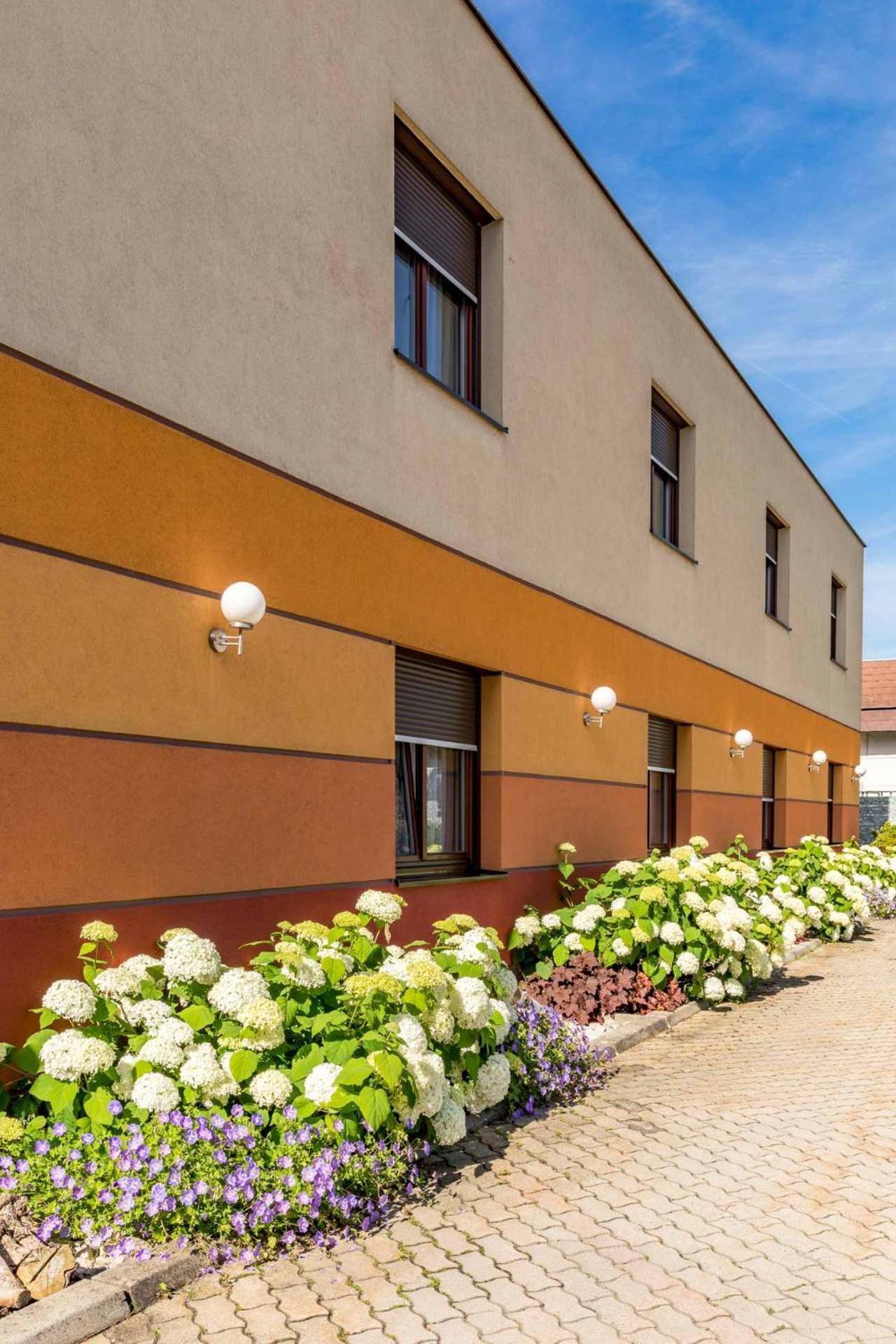 Hotel Garni Steinfeld Wiener Neustadt Exterior photo