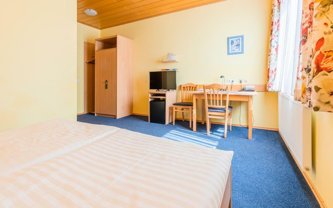 Hotel Garni Steinfeld Wiener Neustadt Exterior photo