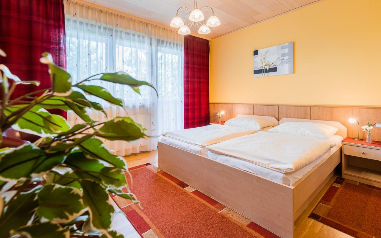 Hotel Garni Steinfeld Wiener Neustadt Exterior photo